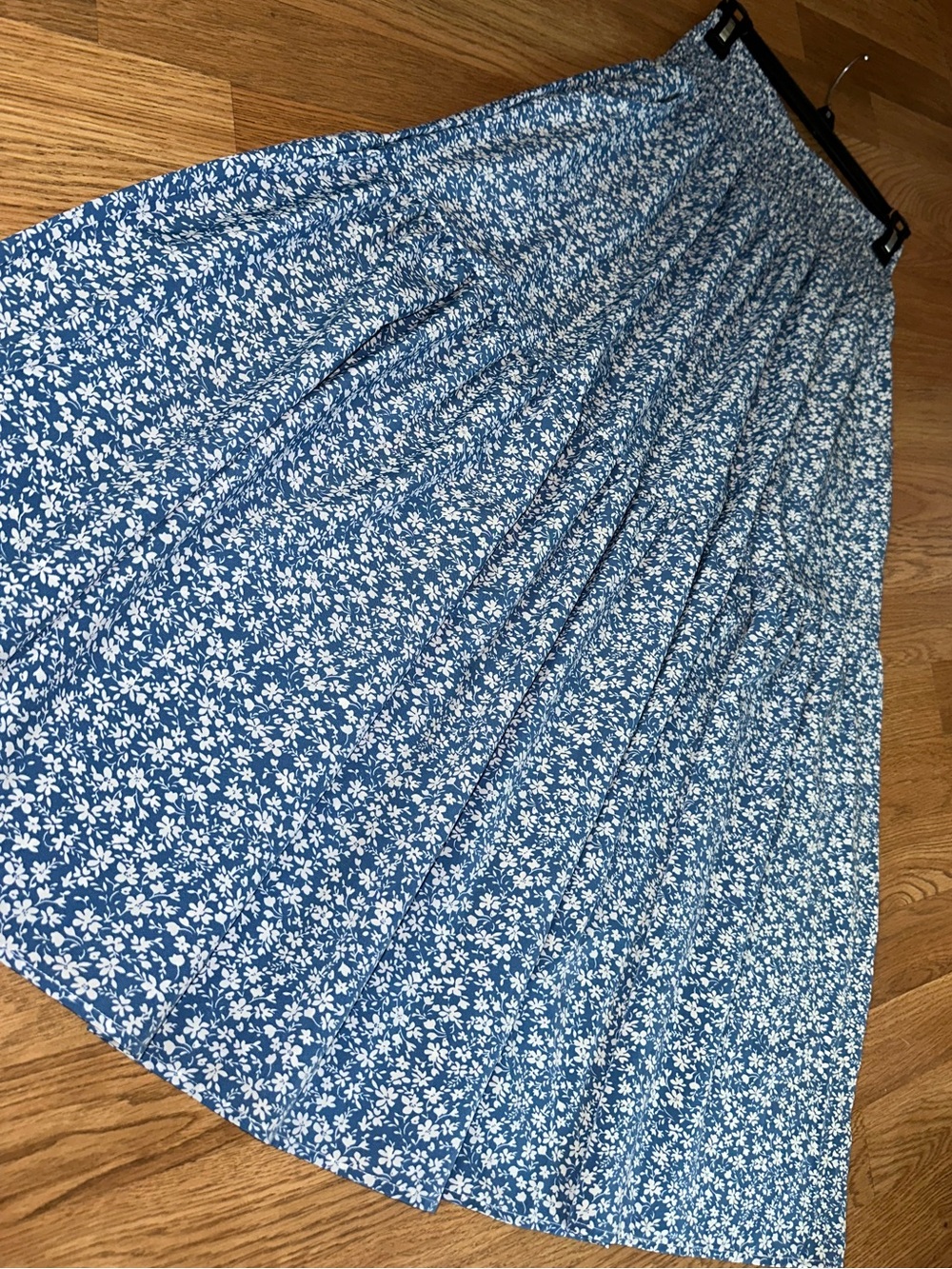 SHEIN Blue and White Floral Pleated Maxi Skirt